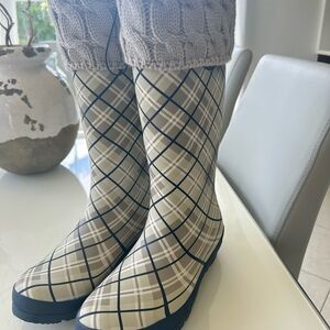 Serra Plaid Rain Boots - Navy and Cream